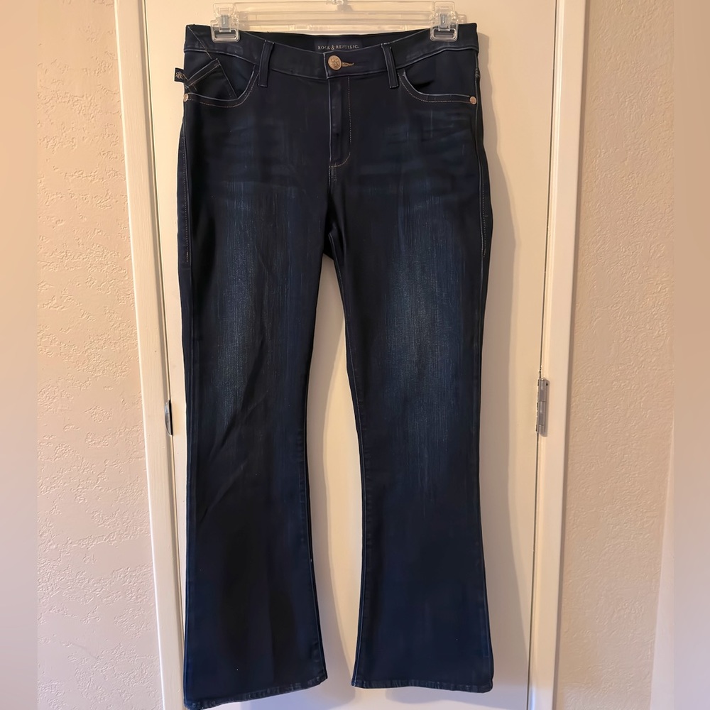Rock & Republic Women's Dark Wash Jeans with Studded Back Pockets - Picture 2 of 11